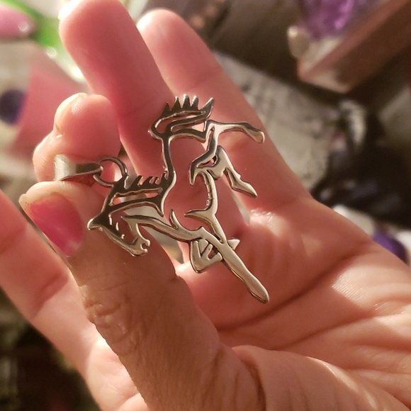 VINTAGE STERLING SILVER MUSTANG HORSE PENDANT - Picture 2 of 3